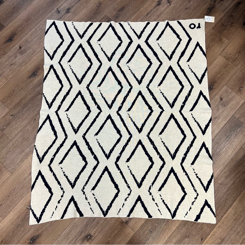 Seek & Swoon Navy Blue Cream Diamond Print Anywhere Throw Blanket 60” X 50”